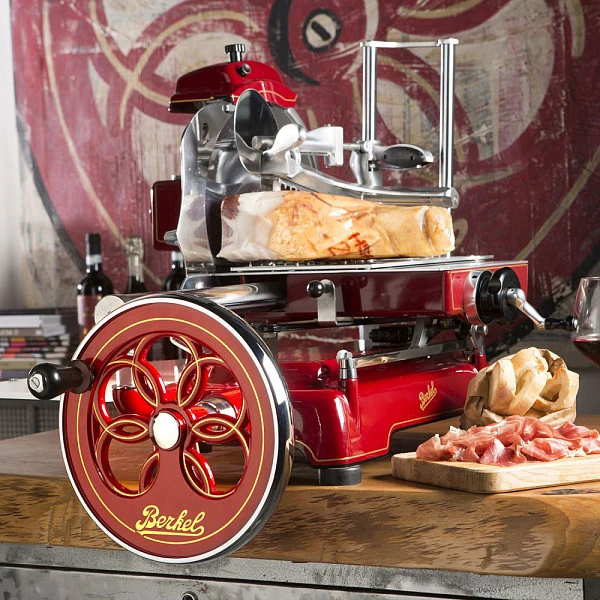 Слайсер Berkel Flywheel (Volano) B3 красный на подставке