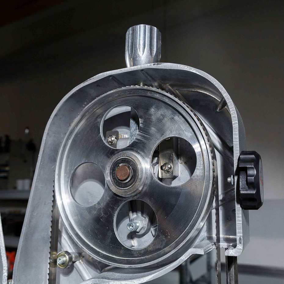 Пила ленточная Hualian Machinery JG-210
