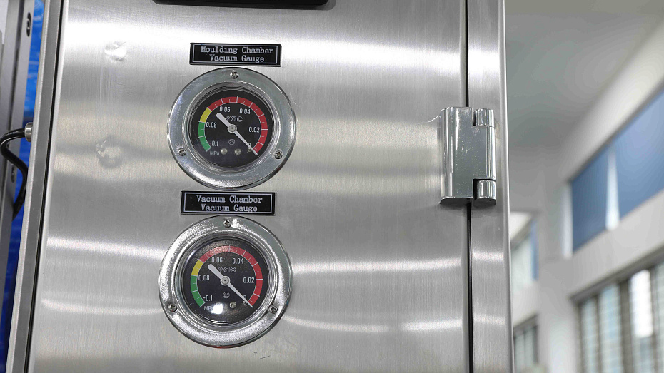 Автоматическая термоформовочная машина Hualian Machinery HVR-420A (220*76.8*50 мм; 300*76.8*50 мм; вод.охл., газ., этикетировщик)