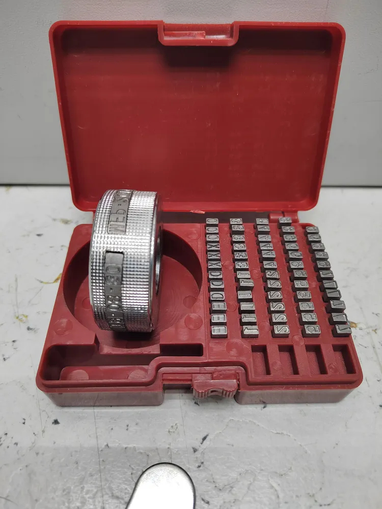 Комплект литер Hualian Machinery для FRB-770 с колесом тиснения (вогнутые литеры)