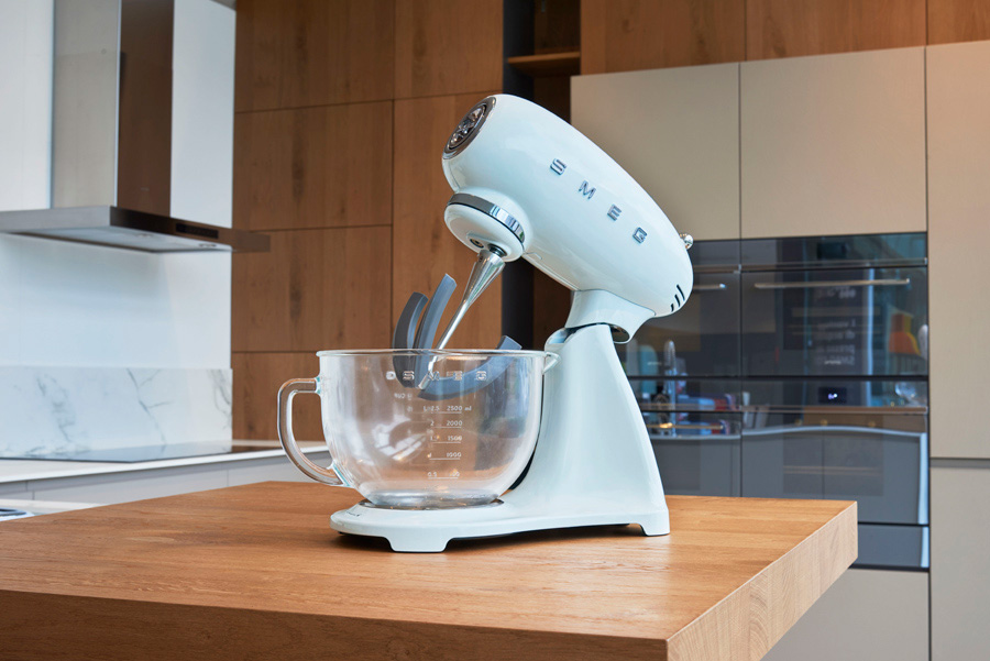 Миксер планетарный Smeg SMF03PGEU