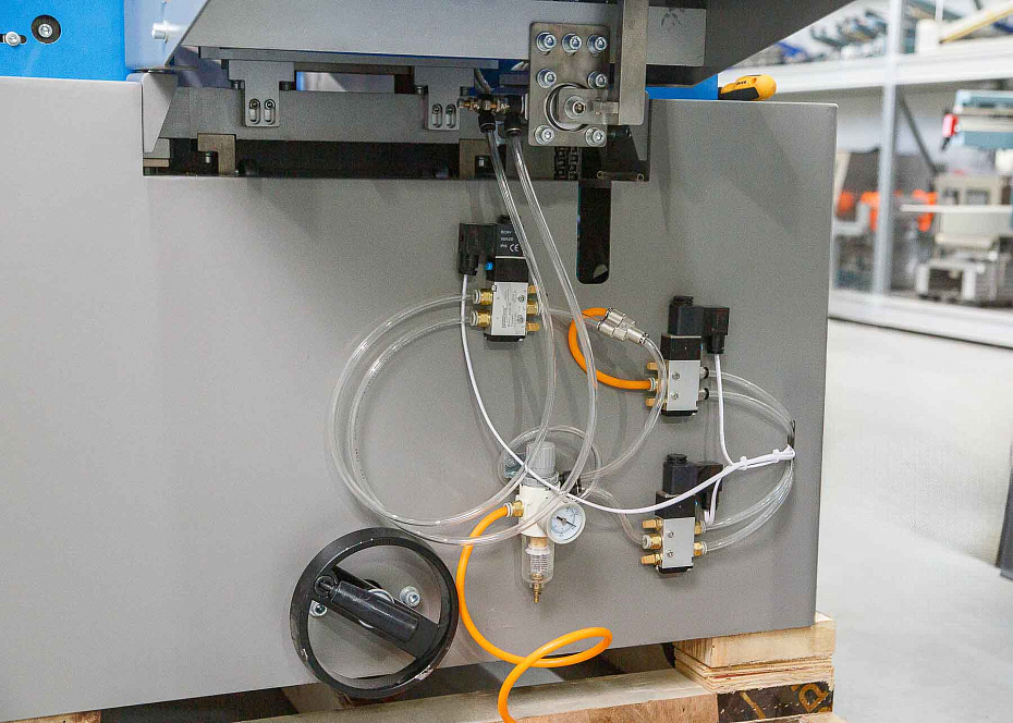 Горизонтальная упаковочная машина Hualian Machinery DXDZ-450XV (нерж.) с вакуумом (3 сервопривода, насос 100 м3/ч, лент. 200 мм, мин. пакет Д-130 мм, макс. В-100 мм)