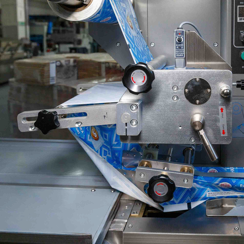 Горизонтальная упаковочная машина Hualian Machinery DXDZ-250D (1 нож, L 120-280, S 250, H - 60 mm)
