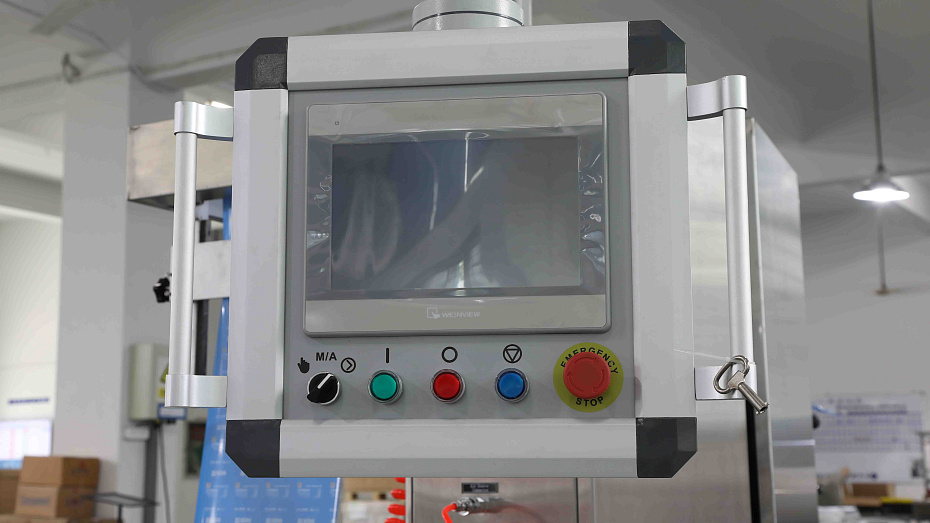 Автоматическая термоформовочная машина Hualian Machinery HVR-420A (220*76.8*50 мм; 300*76.8*50 мм; вод.охл., газ., этикетировщик)