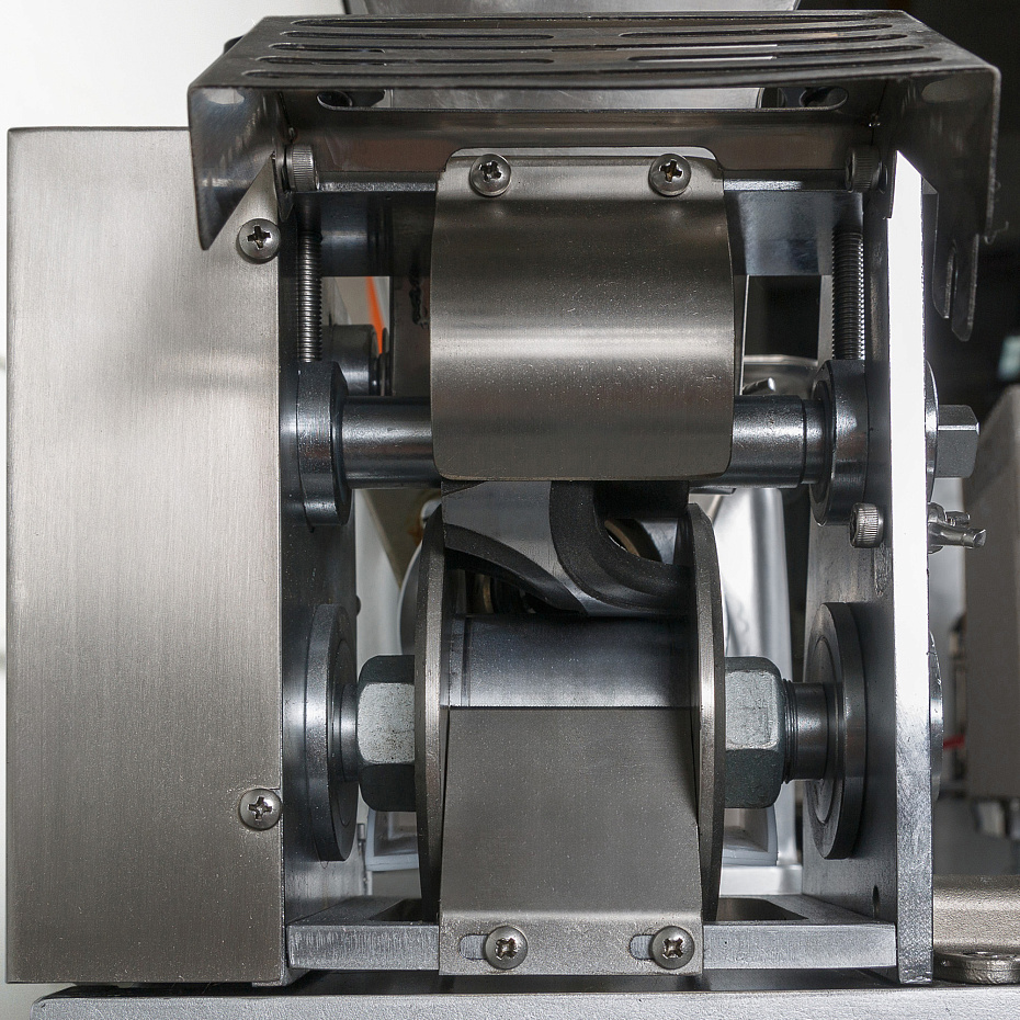 Пельменный аппарат Hualian Machinery JGL-135-5B (16-18 гр) (90х42х10)