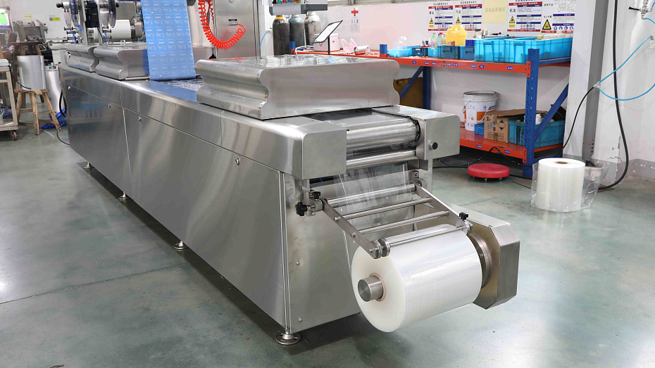 Автоматическая термоформовочная машина Hualian Machinery HVR-420A (220*76.8*50 мм; 300*76.8*50 мм; вод.охл., газ., этикетировщик)