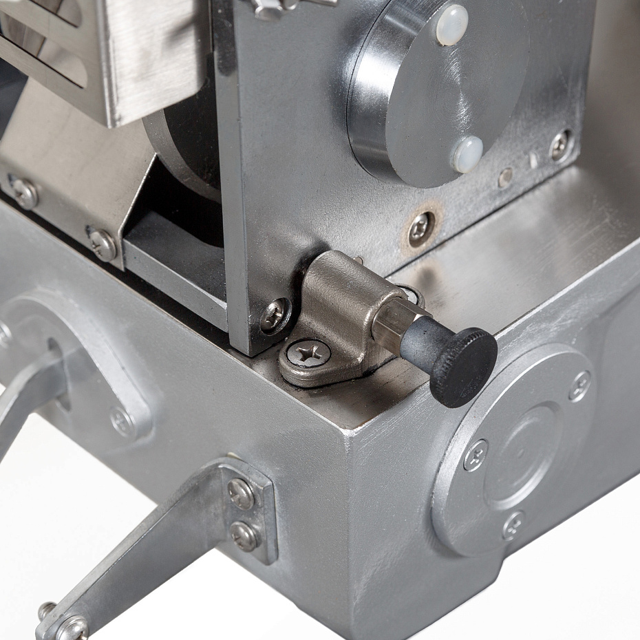 Пельменный аппарат Hualian Machinery JGL-135-5B (16-18 гр) (90х42х10)